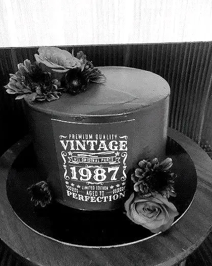 Vintage 1987 · Coffee walnut